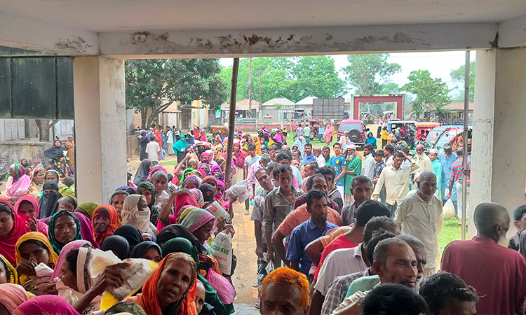 ঝিনাইগাতীতে প্রধানমন্ত্রীর ঈদ উপহার পেল ১৩ হাজার পরিবার