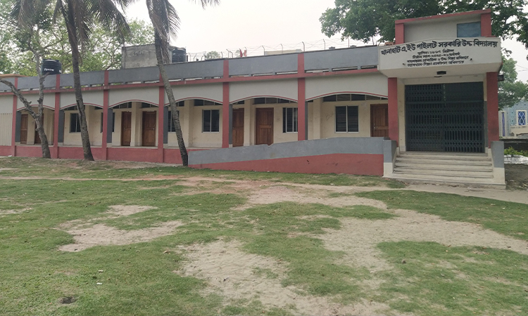 পরীক্ষা কেন্দ্রে শিক্ষকের ভুল উত্তর সরবরাহ, বিপাকে শিক্ষার্থীরা