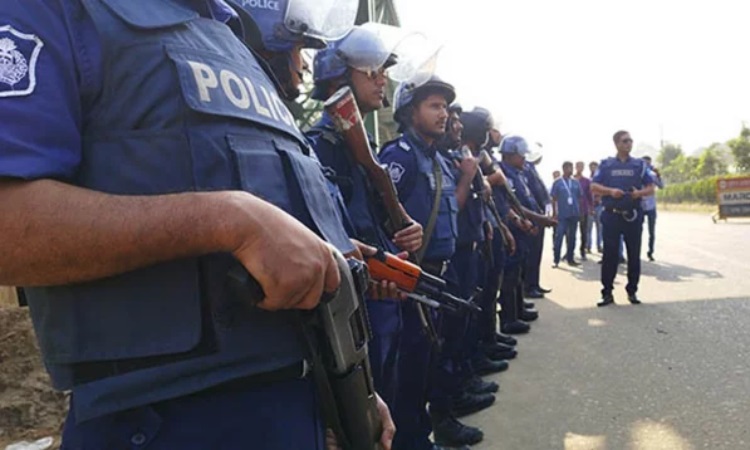 ফাঁকা ঢাকায় সতর্ক পুলিশ