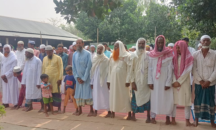 চিলমারীতে সৌদির সাথে মিল রেখে ঈদ উদযাপন