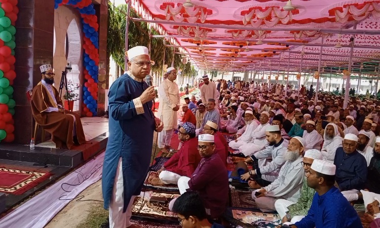 ঝিনাইদহে পবিত্র ঈদুল ফিতরের জামাত অনুষ্ঠিত