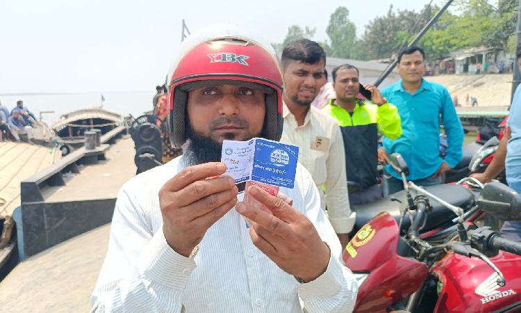 দেড়গুন নৌকা ভাড়া আদায়ের অভিযোগ