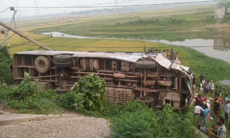 বিজয়নগরে দুই বাসের মুখোমুখি সংঘর্ষ, আহত ২০