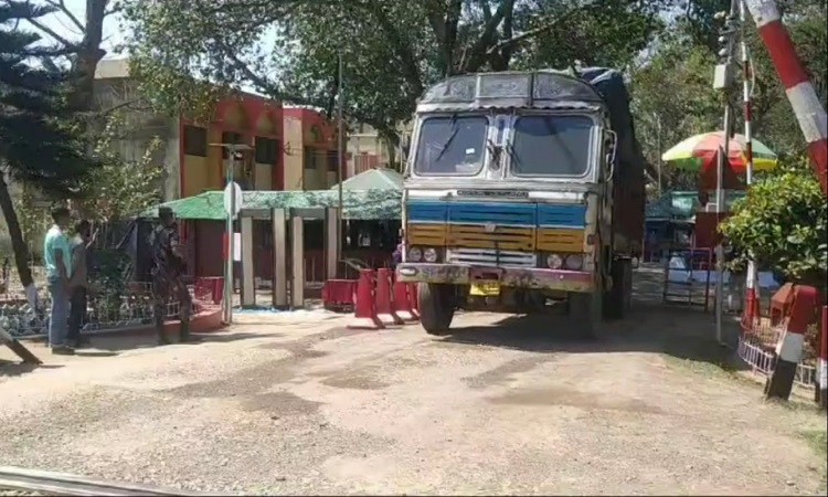 ছুটি শেষে হিলি স্থলবন্দর দিয়ে আমদানি রফতানি শুরু