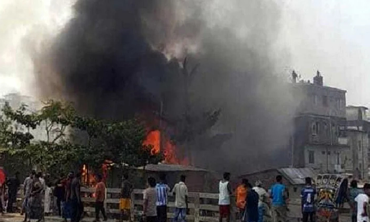 চট্টগ্রামের ফিরিঙ্গি বাজার বস্তির আগুন নিয়ন্ত্রণে