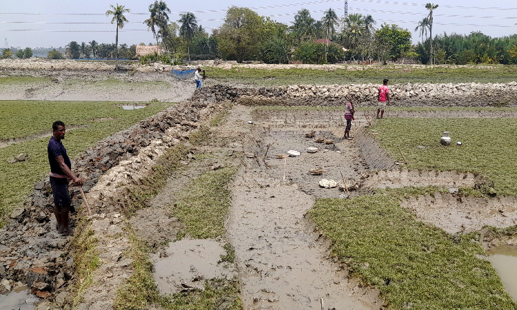 চর ভরাট করে জমি দখলের মহোৎসব