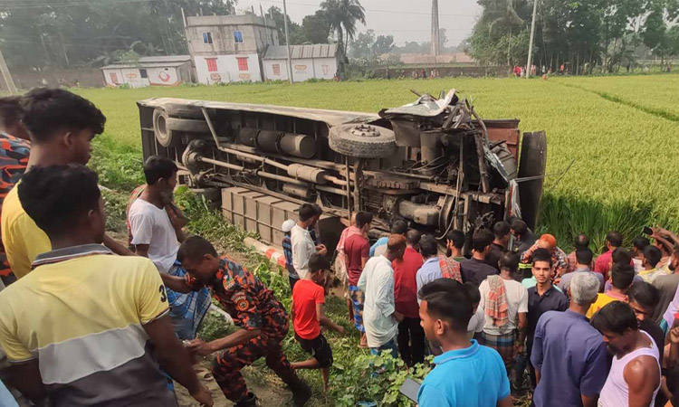 ময়মনসিংহে দুই বাসের মুখোমুখি সংঘর্ষে ২ যাত্রী নিহত