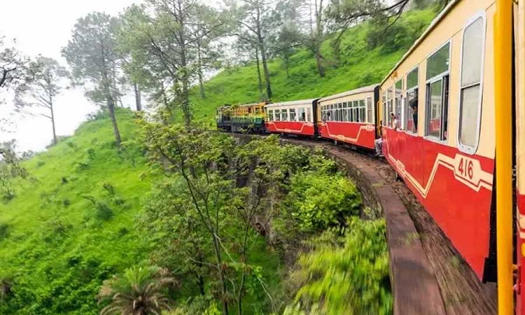 গরমে হিমেল আমেজ উপভোগ করতে শিমলা ভ্রমণ