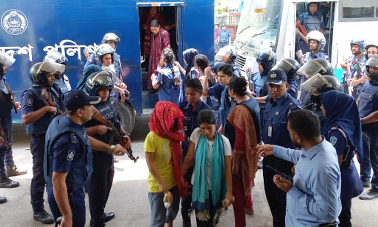 বান্দরবানে ব্যাংক ডাকাতির ঘটনায় ৫২ জনকে ৪ দিনের রিমান্ড