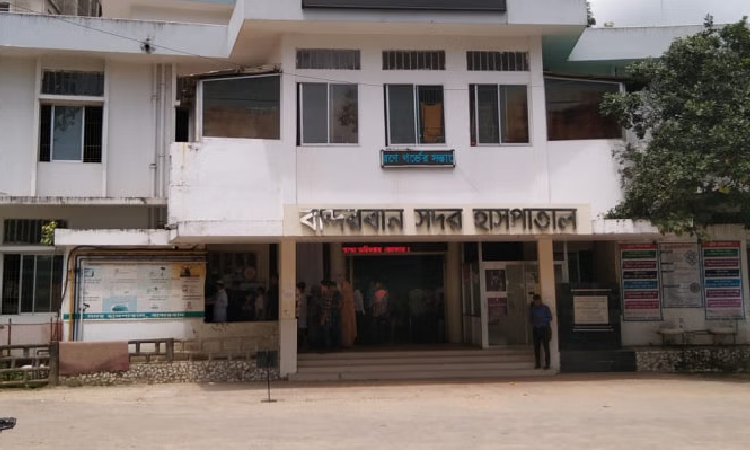 বান্দরবান চাঁদের গাড়ি উল্টে ১২ পর্যটক আহত