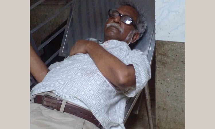ট্রেনে কাটা পড়ে পায়ের আঙুল হারালেন অধ্যাপক আনু মোহাম্মদ