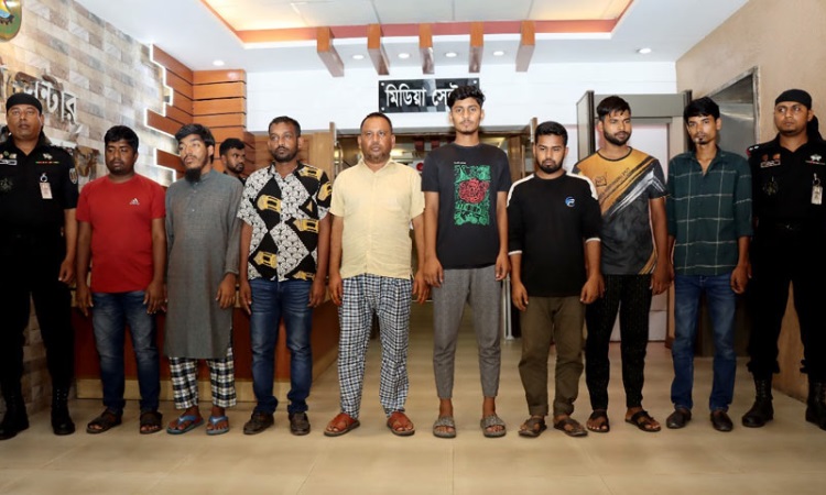 শিক্ষা উপবৃত্তির অর্থ আত্মসাৎ: গ্রেফতার প্রতারক চক্রের ৮ সদস্য