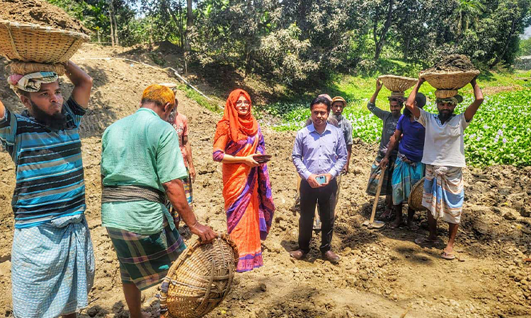 সিংড়ায় গদাই নদীর উপর থেকে অবৈধ বাঁধ অপসারণ