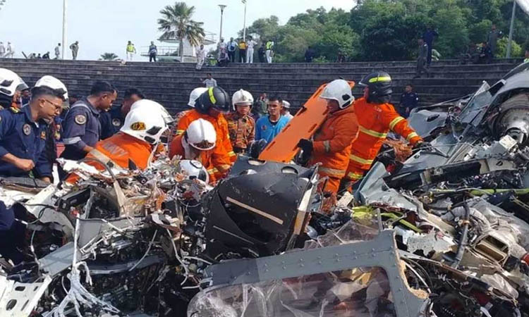 মালয়েশিয়ায় দুই হেলিকপ্টারের সংঘর্ষে নিহত ১০