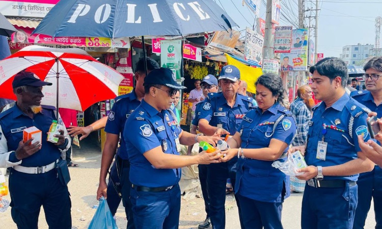 ট্রাফিক পুলিশ সদস্যদের স্বস্তি দিতে নোয়াখালী পুলিশ সুপারের অনন্য উদ্যোগ