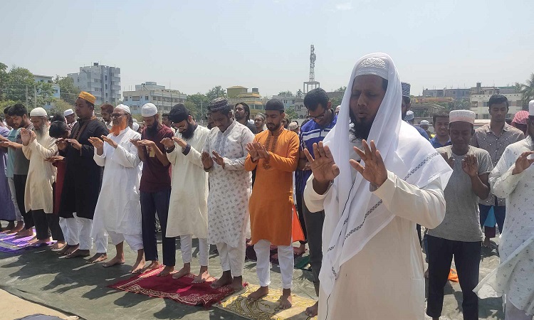 কুষ্টিয়ায় বৃষ্টির জন্য সালাতুল ইস্তিসকার নামাজ আদায়