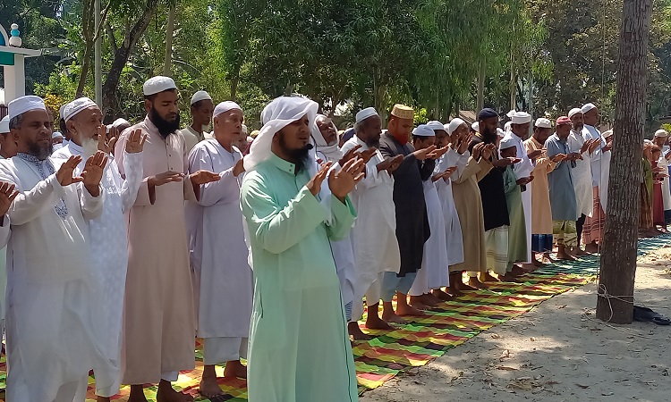 পঞ্চগড়ে বৃষ্টির জন্য ইস্তিসকার নামাজ আদায়