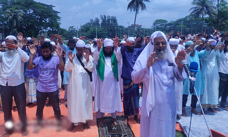 নোয়াখালীতে বৃষ্টির জন্য ইস্তিসকার নামাজ আদায়