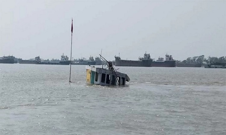 বঙ্গোপসাগরে কার্গো ডুবি: ১১ নাবিক জীবিত উদ্ধার, মাস্টার নিখোঁজ