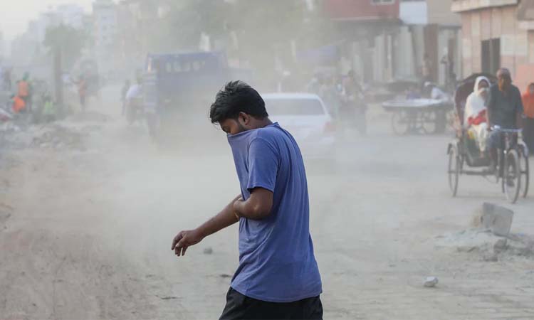 ছুটির দিনেও ঢাকার বাতাসে নেই স্বস্তির খবর