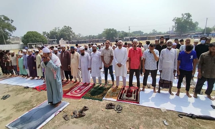 কুষ্টিয়ার বিভিন্ন স্থানে বৃষ্টির জন্য সালাতুল ইস্তিসকার নামাজ আদায়