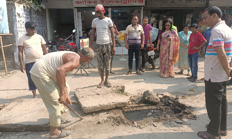 পঞ্চগড় পৌর সভার ড্রেন পরিষ্কার কাজের উদ্বোধন