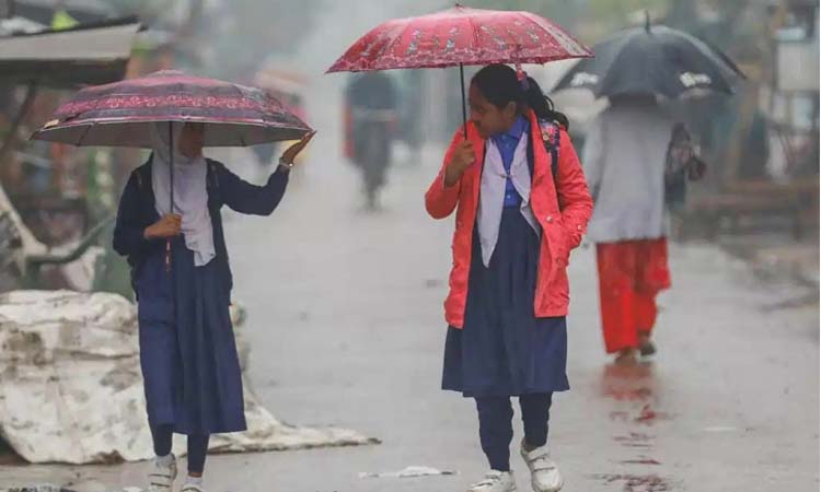 বুধবার থেকে বৃষ্টি বেড়ে কমবে তাপমাত্রা