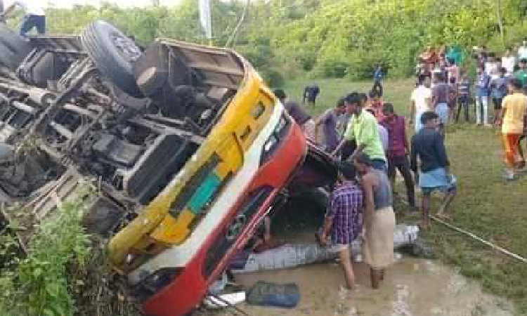 কক্সবাজারে পরিবহন ও মাইক্রোবাসের মুখোমুখি সংঘর্ষে নিহত ৫