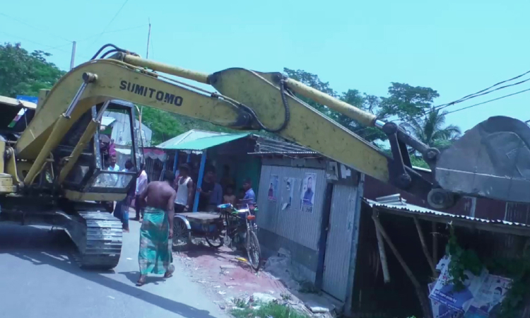 কাশিয়ানীতে জেলা প্রশাসনের উচ্ছেদ অভিযান