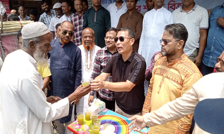 শ্রমজীবিদের তৃষ্ণা নিবারণে উদ্যোগী খাগড়াছড়ি সাংবাদিক ইউনিয়ন