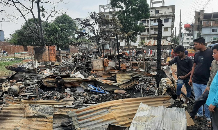 খাগড়াছড়িতে আগুনে পুড়ে ছাই ২৫ দোকান