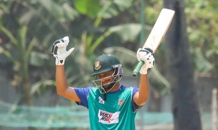 ৫ বছর পর মাঠে নেমে শতরান তুলে নিলেন সাকিব