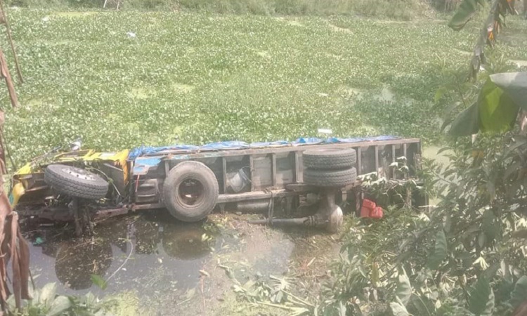 নোয়াখালীর বেগমগঞ্জে ট্রাক-অটোরিকশার সংঘর্ষে নিহত ৪