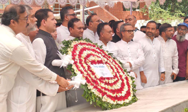 বঙ্গবন্ধুর সমাধিতে শ্রদ্ধা জানিয়েছেন বিজিএমইএ-এর নবনির্বাচিত নেতৃবৃন্দ