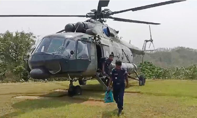 রাঙামাটির ৯ কেন্দ্রে হেলিকপ্টারে পাঠানো হচ্ছে নির্বাচনি সরঞ্জাম