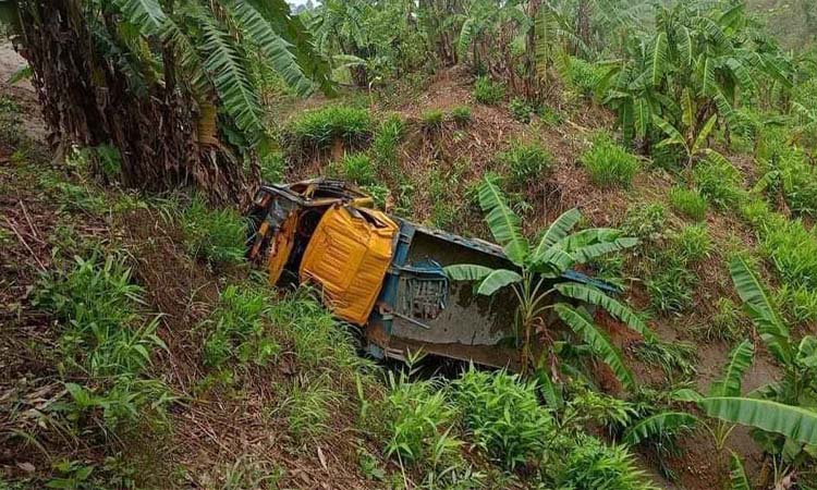 বাঘাইছড়িতে ট্রাক খাদে পড়ে হেলপার নিহত