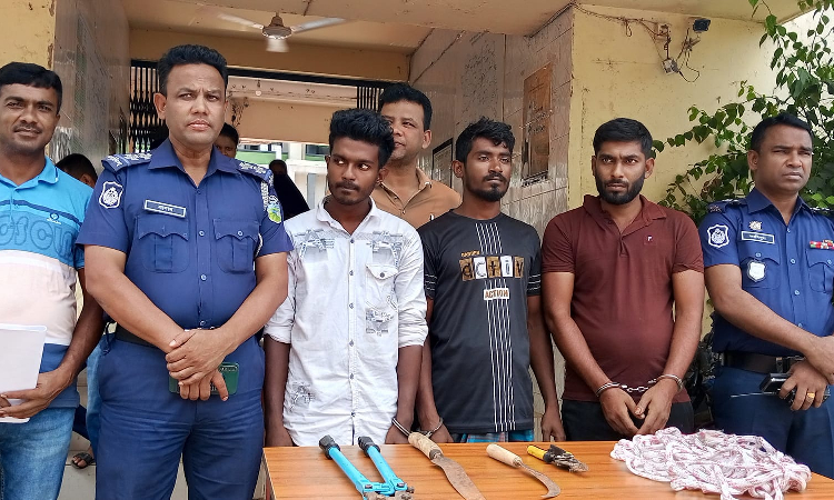 ভালুকায় ডাকাতির প্রস্তুতিকালে ৩ ডাকাত গ্রেফতার