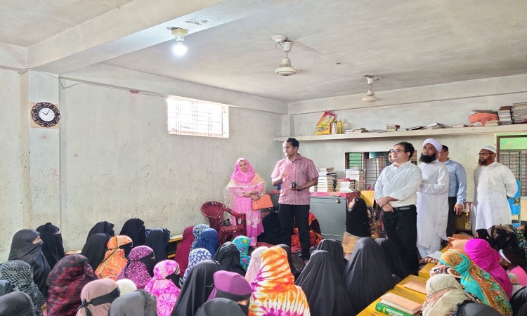 খানসামায় পুষ্টি সপ্তাহে শিক্ষার্থীদের পুষ্টিকর খাবার বিতরণ