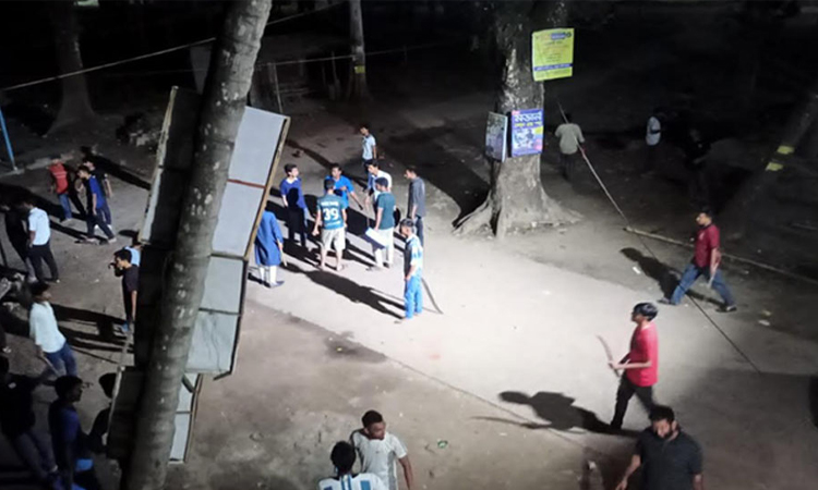 তুচ্ছ ঘটনায় রাতভর সংঘর্ষের পর শান্ত রাবি