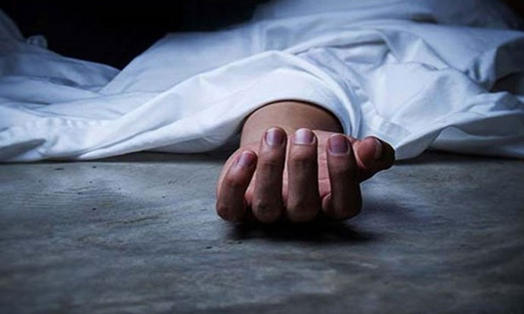 নড়াইলে গাছ থেকে পড়ে নারীর মৃত্যু