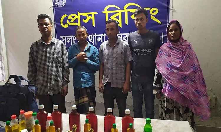 সিরাজগঞ্জে জিনের বাদশা চক্রের ৫ প্রতারক গ্রেফতার