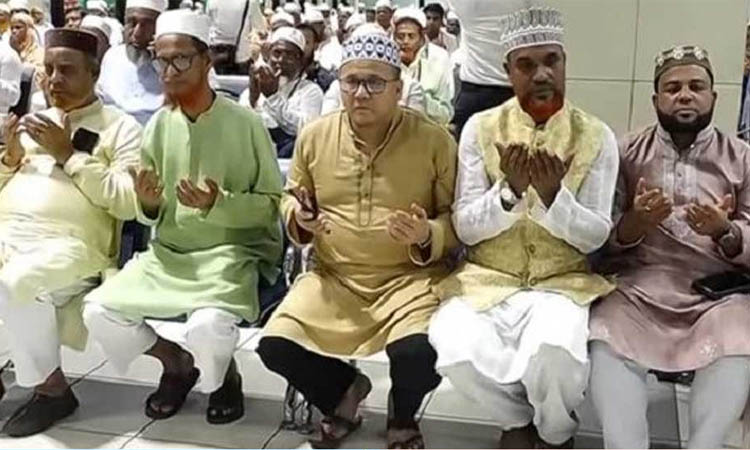 চট্টগ্রাম থেকে ছাড়ল হজের প্রথম ফ্লাইট