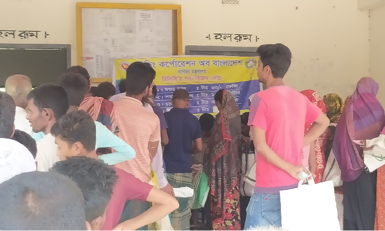 হাকিমপুরের আলিহাট ইউনিয়নে টিসিবি পণ্য বিক্রয় শুরু