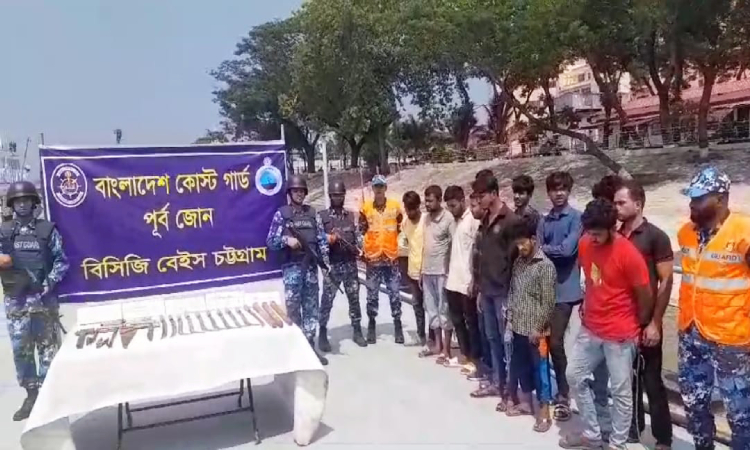 বিদেশি জাহাজে ডাকাতির প্রস্তুতিকালে আটক ১২ ডাকাত