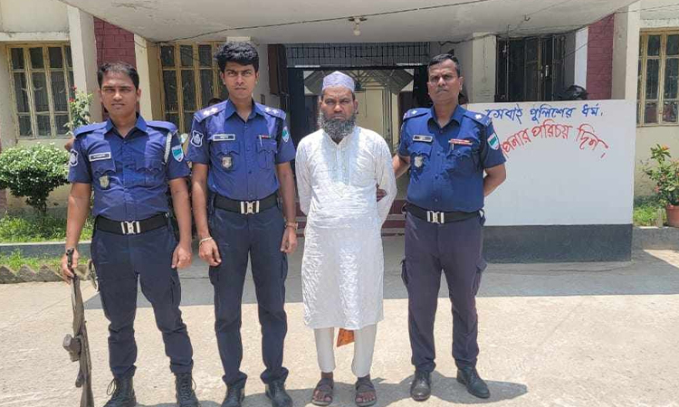 শালিখায় ওয়ারেন্টভুক্ত পলাতক আসামি গ্রেফতার