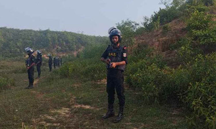পাহাড়ে আরসার আস্তানায় অভিযান, অস্ত্র ও রকেট শেলসহ গ্রেফতার ২