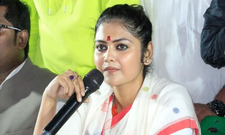নির্বাচনী প্রচারণায় গিয়ে হঠাৎ অসুস্থ সায়নী