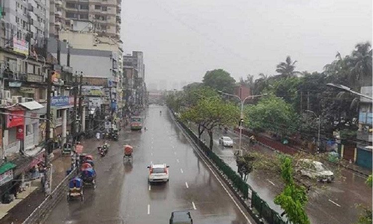 রাজধানীতে বৃষ্টি, জনজীবনে স্বস্তি