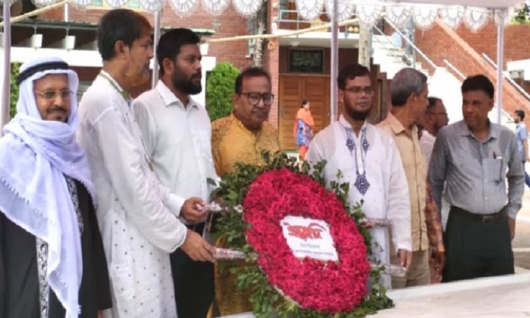 বঙ্গবন্ধুর সমাধিতে পিআইবি মহাপরিচালকের শ্রদ্ধা