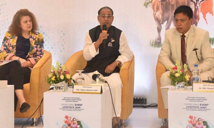 পশুর প্রাকৃতিক খাদ্যের উৎপাদন বাড়ানোর তাগিদ প্রাণিসম্পদ মন্ত্রীর